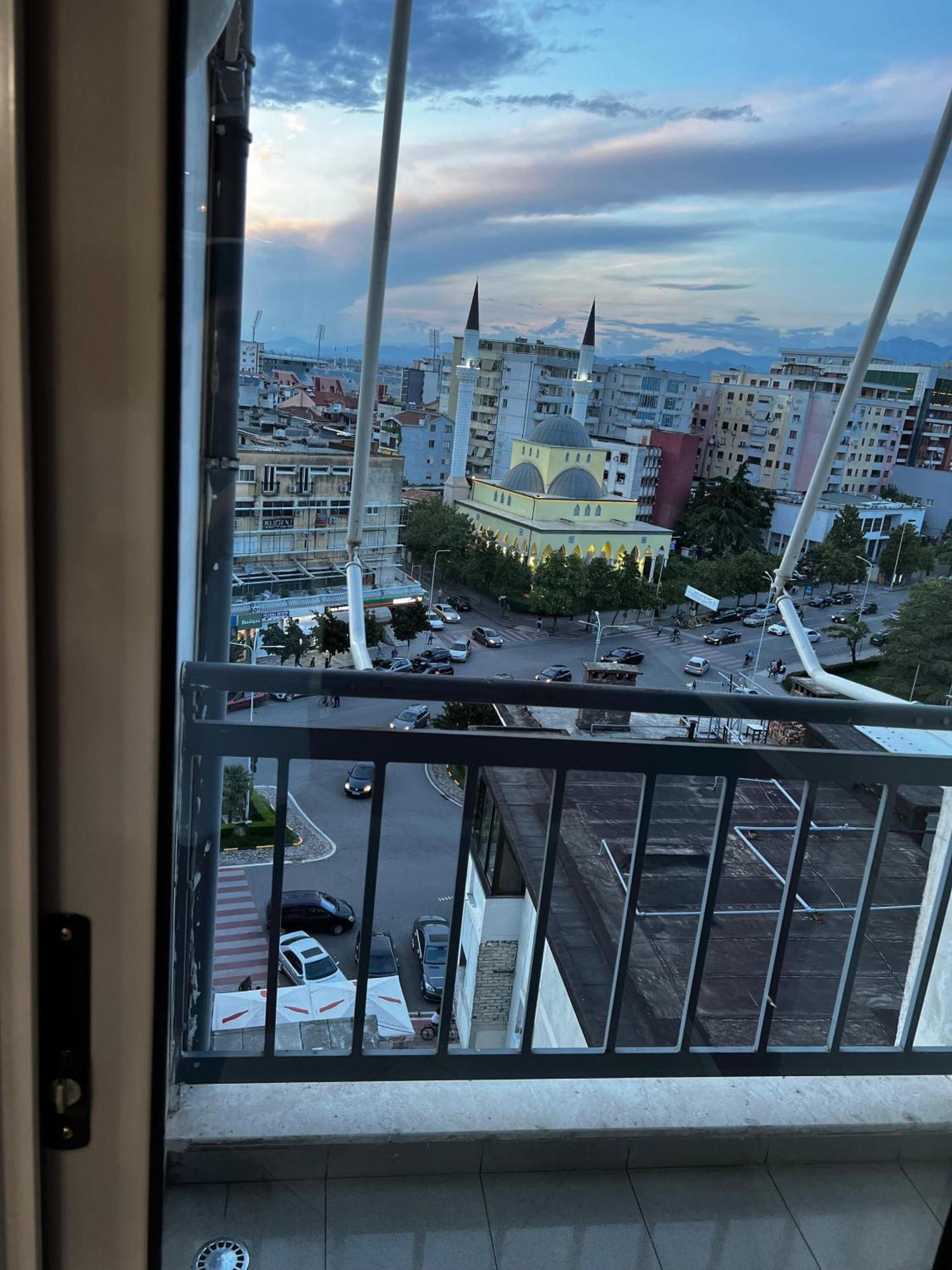 Amy'S Luxury Appartment Shkodër Екстериор снимка