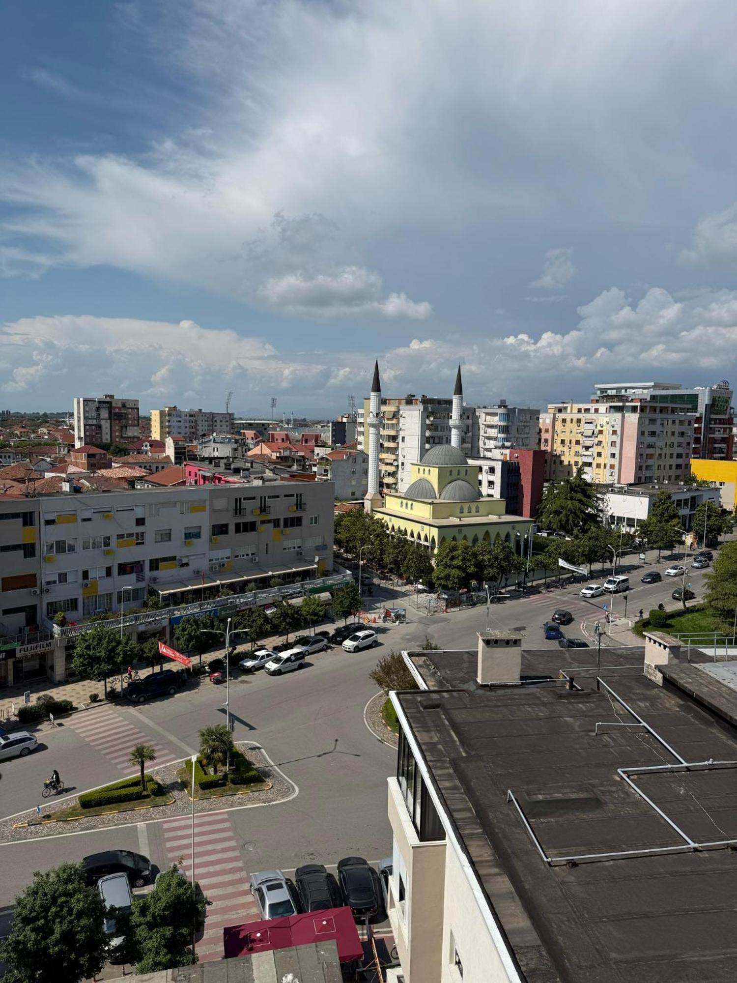 Amy'S Luxury Appartment Shkodër Екстериор снимка
